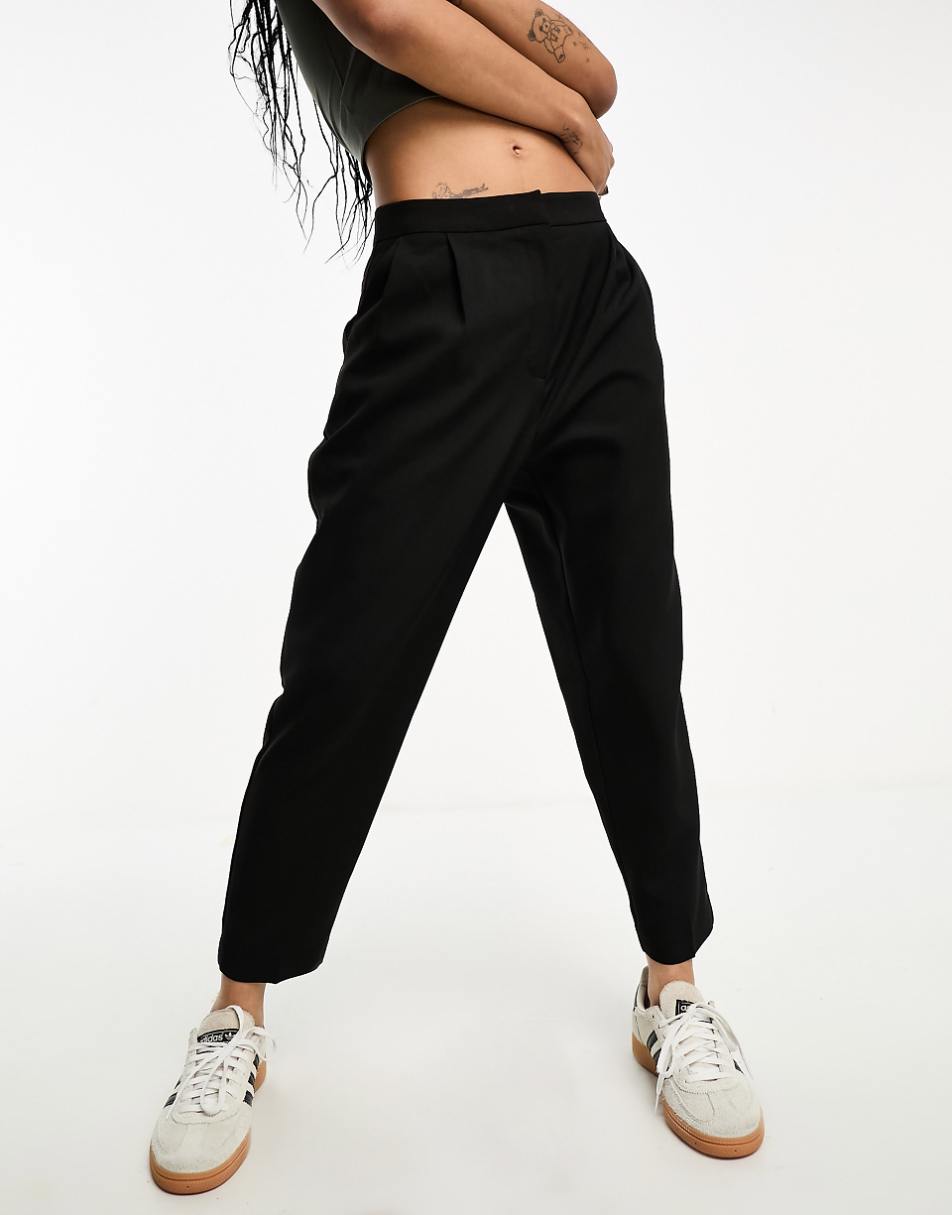ASOS DESIGN Petite tailored tapered pant in black