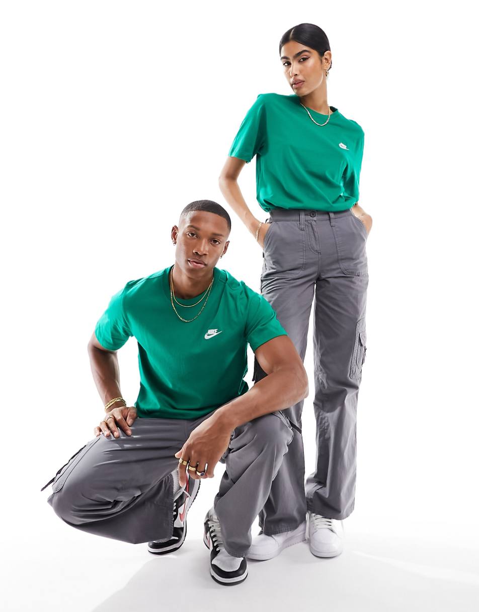 Nike Club Unisex T-shirt in green