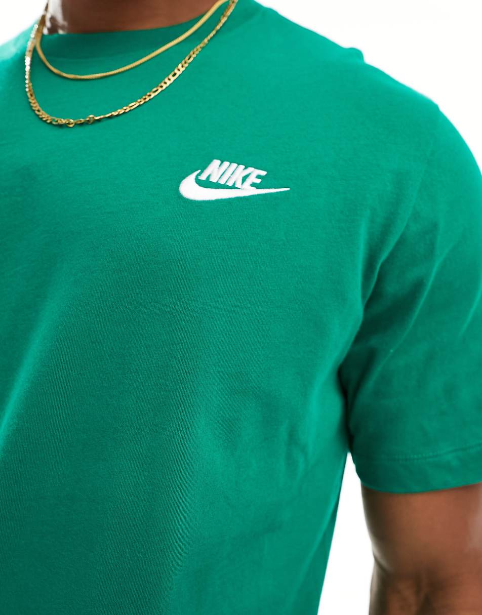 Nike Club Unisex T-shirt in green