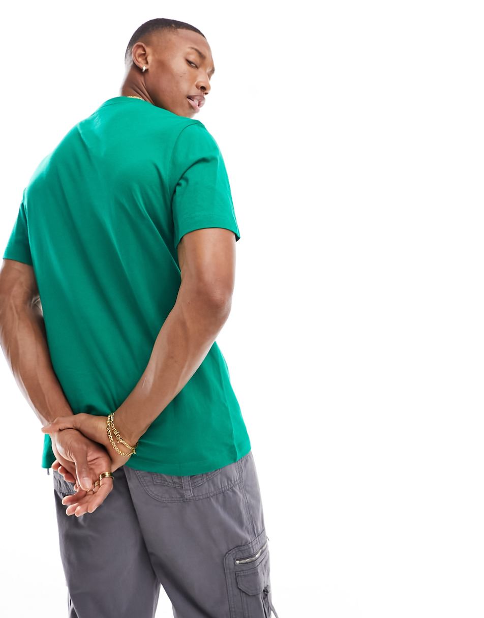 Nike Club Unisex T-shirt in green