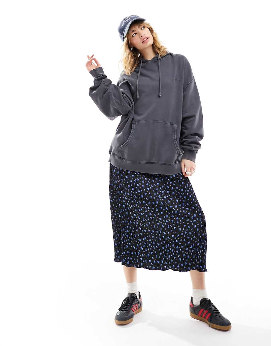 Daisy Street relaxed low rise midi skirt in blue black ditsy
