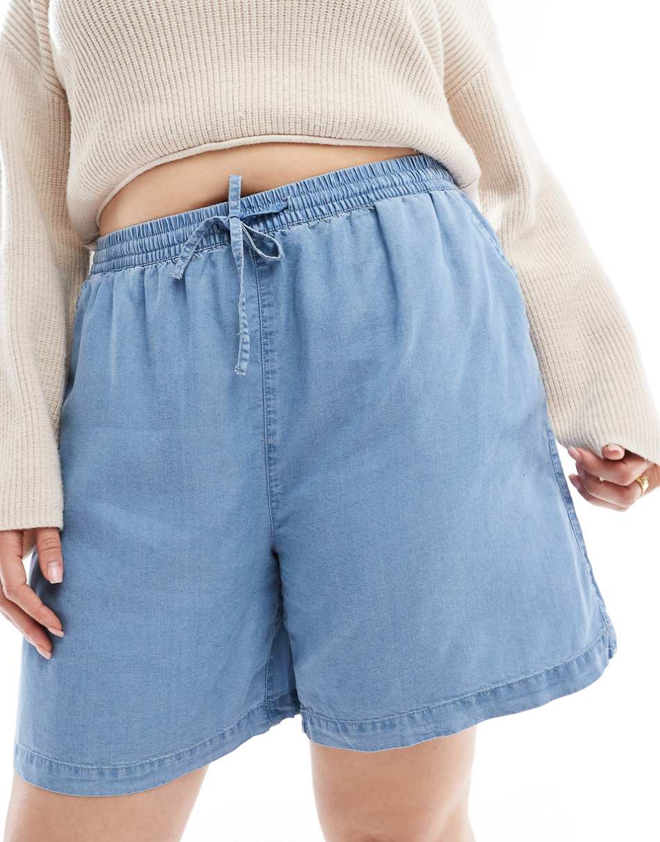 ONLY Curve pull on denim shorts in light blue