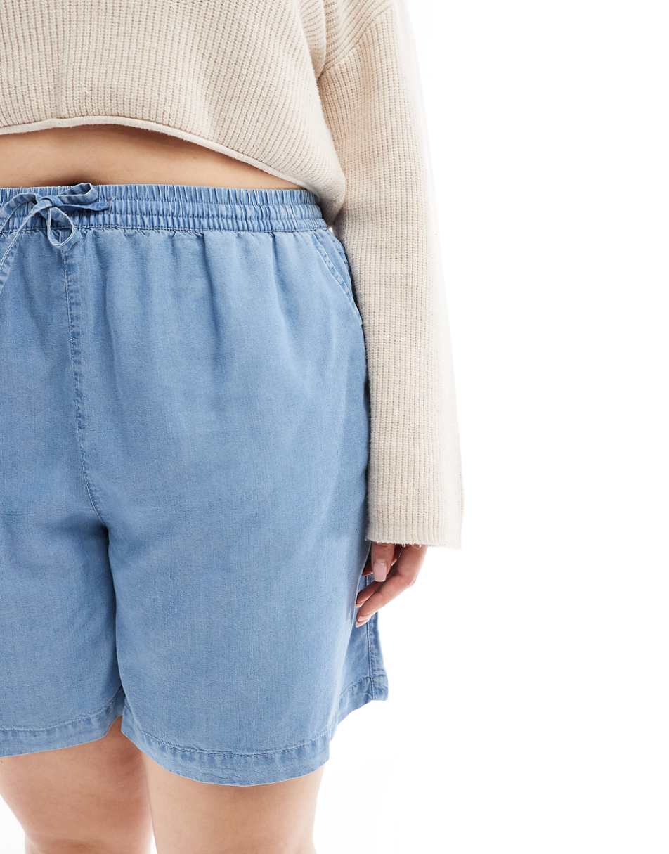 ONLY Curve pull on denim shorts in light blue