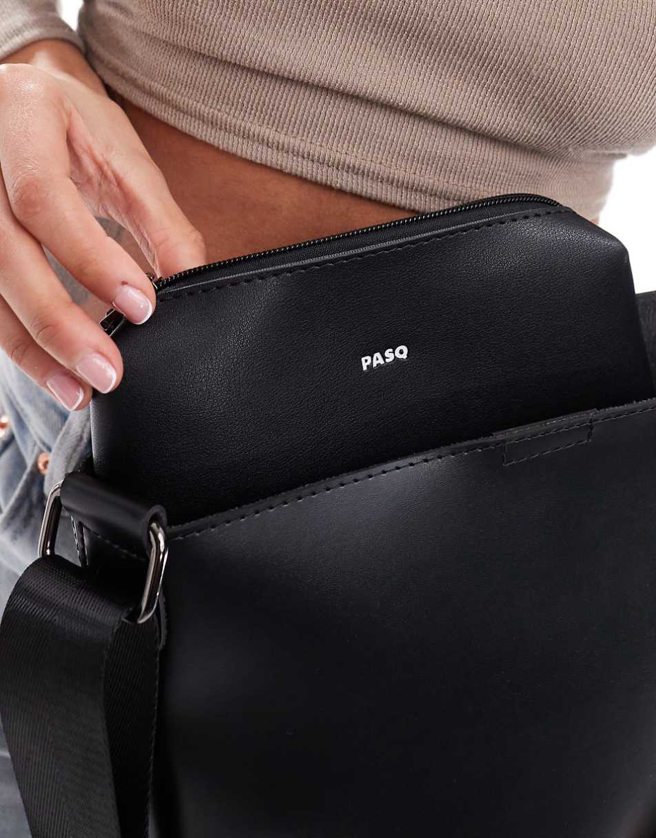 PASQ shoulder bucket bag in black