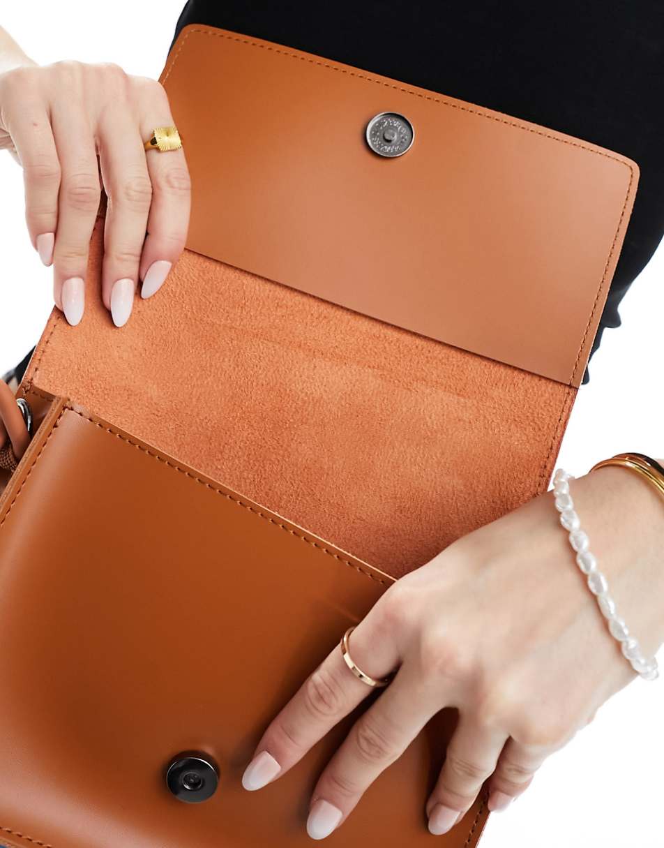 PASQ grab bag with chunky chain and detachable crossbody strap in tan