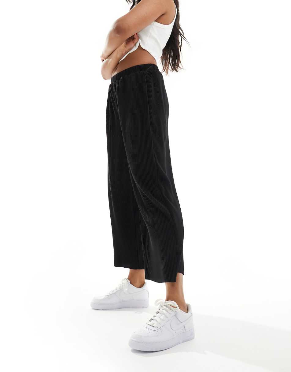 ASOS DESIGN plisse wide culottes in black