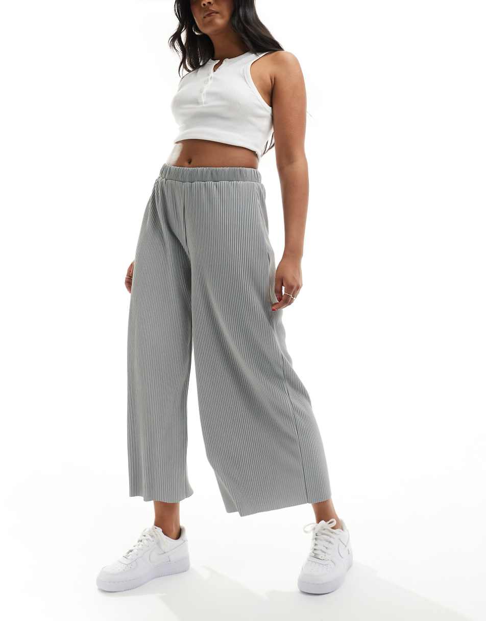 ASOS DESIGN plisse wide culottes in gray heather