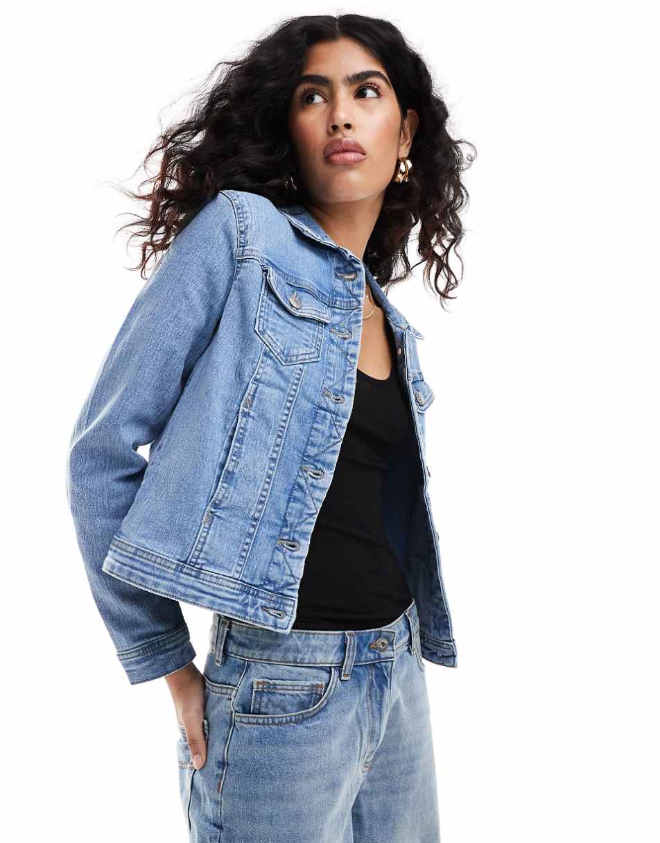 Only fitted denim jacket in light blue wash
