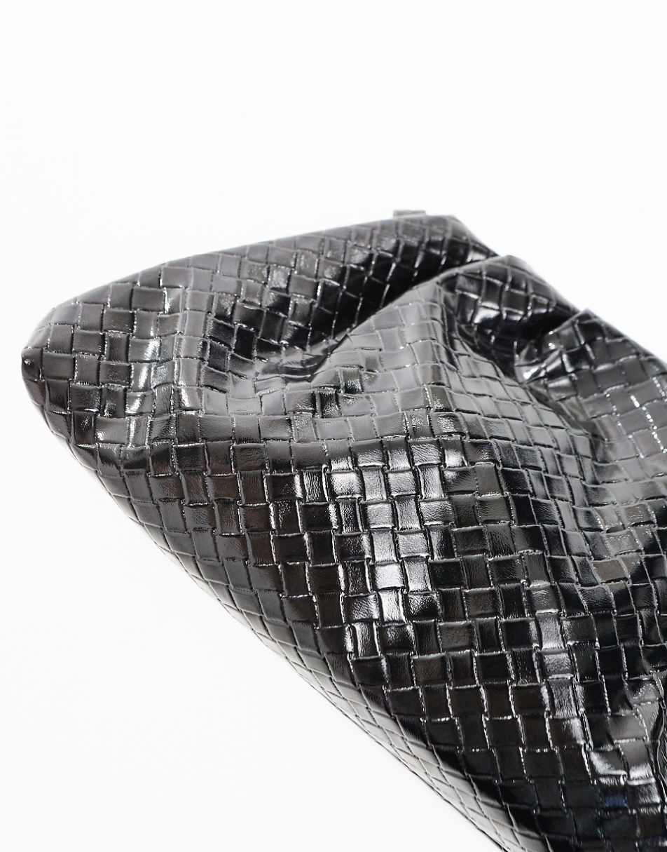 Glamorous woven clutch bag with detachable chain strap in black