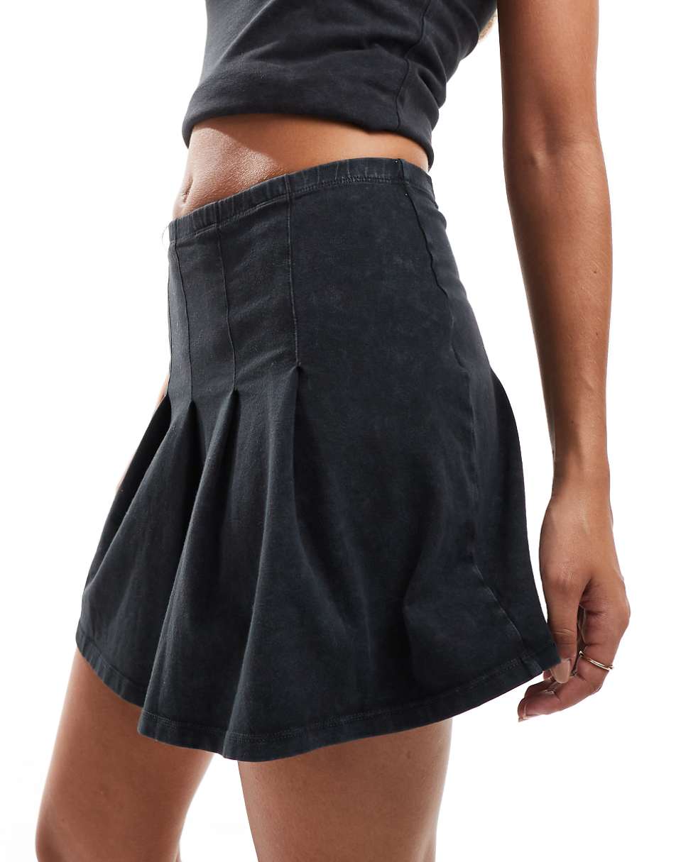 Noisy May pleated mini skirt in acid wash black