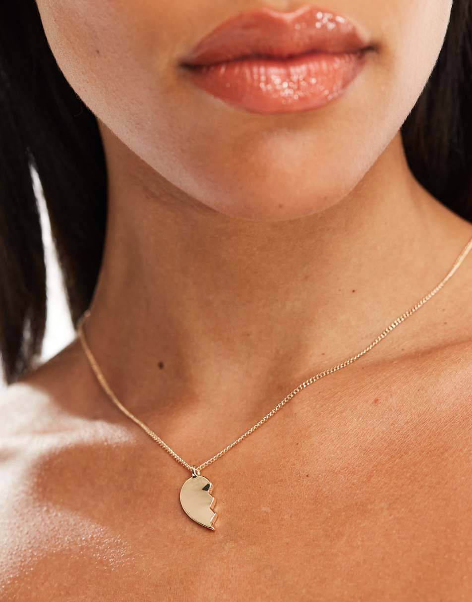 Monki necklace with half heart in gold