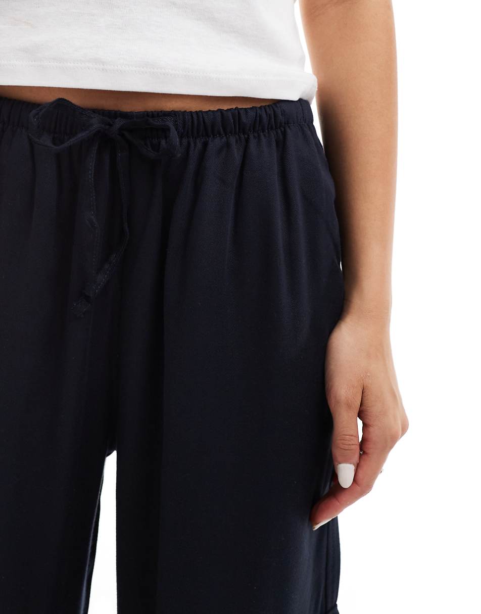 Bershka tie waist wide leg cargo pants in navy