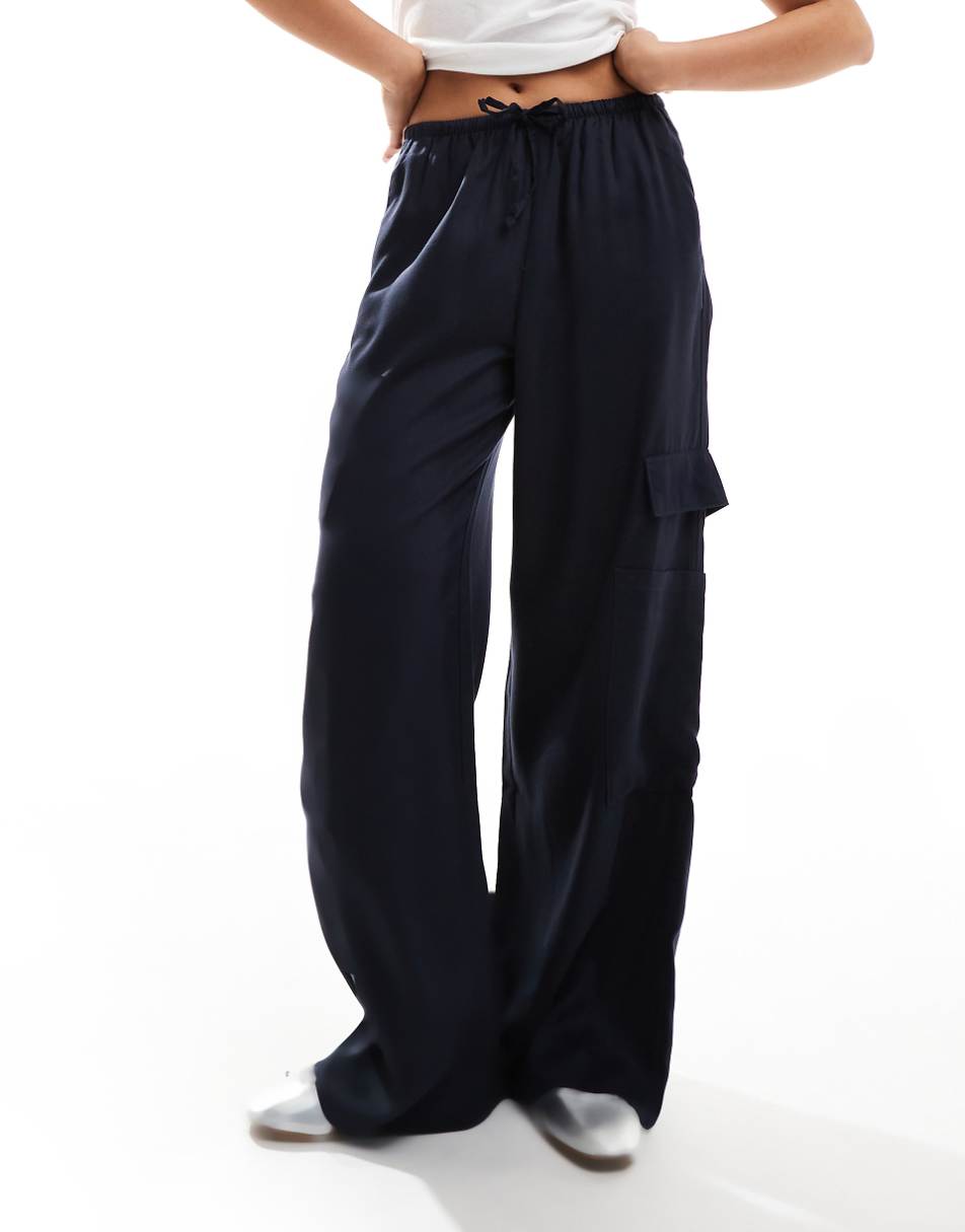 Bershka tie waist wide leg cargo pants in navy