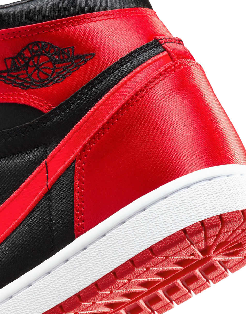 Air Jordan 1 retro high sneakers in black and red