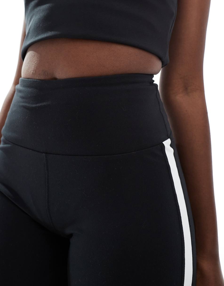 ASOS 4505 Court tennis legging short with contrast side stripe in black