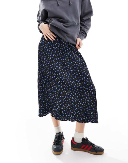 Daisy Street relaxed low rise midi skirt in blue black ditsy