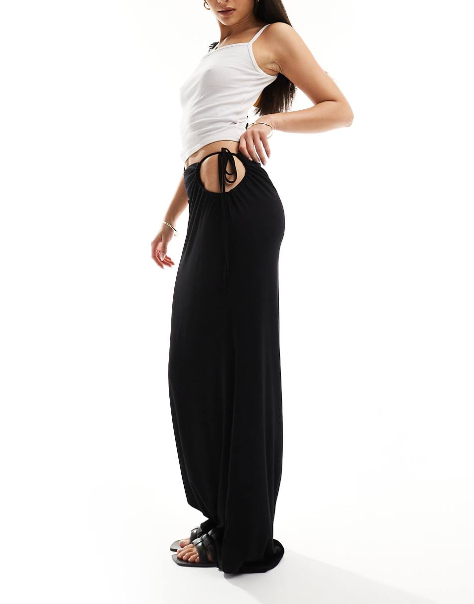 ASOS DESIGN maxi a line skirt with side keyhole in black