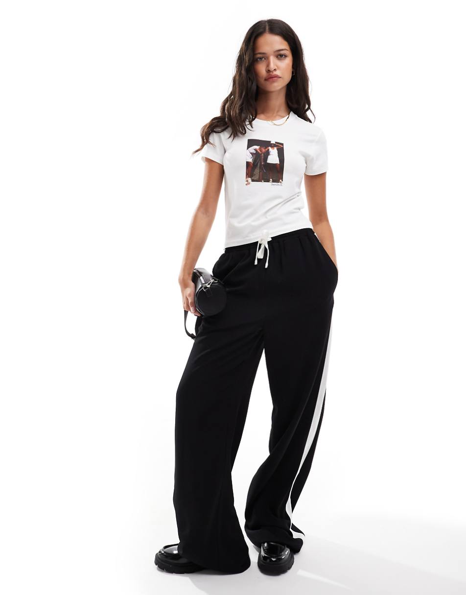 Nike knit cropped graphic tee in white