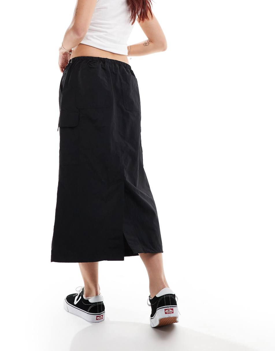 Vans riley parachute cargo skirt in black