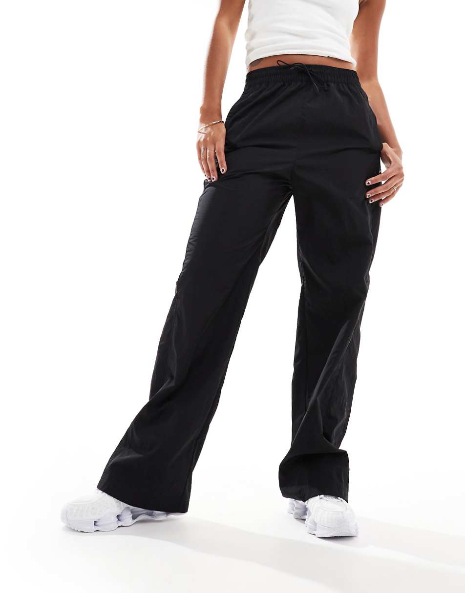 Nike Windrunner trackpant in black