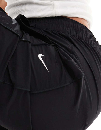 Nike Windrunner trackpant in black