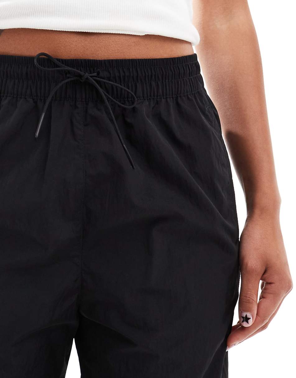Nike Windrunner trackpant in black