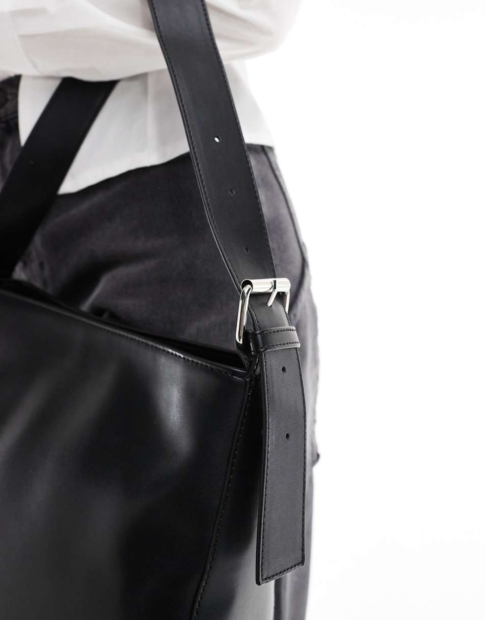 Glamorous clean crossbody bag in black