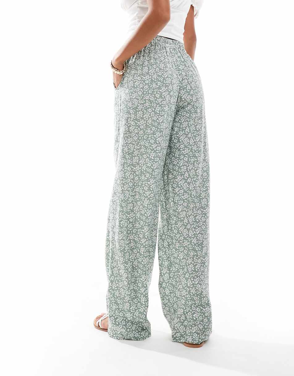 Vero Moda Petite wide leg pants in sage floral