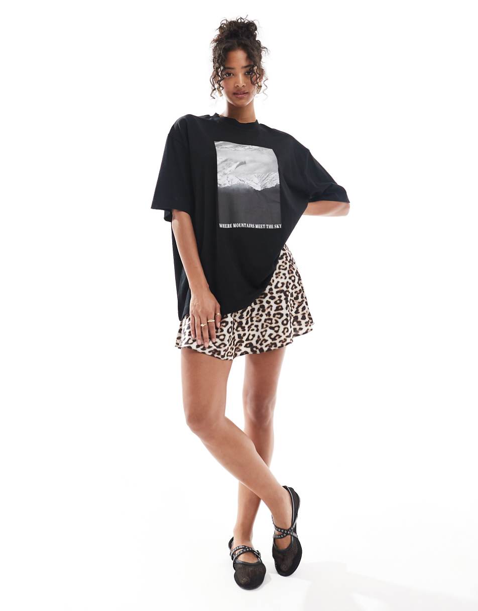 ASOS DESIGN Curve boyfriend fit T-shirt with Where Mountains Meet The Sky graphic in black