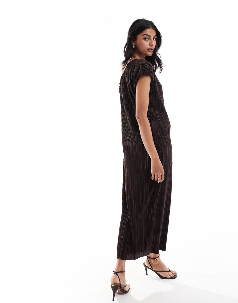 ASOS DESIGN fallen shoulder with twist plisse maxi dress in chocolate