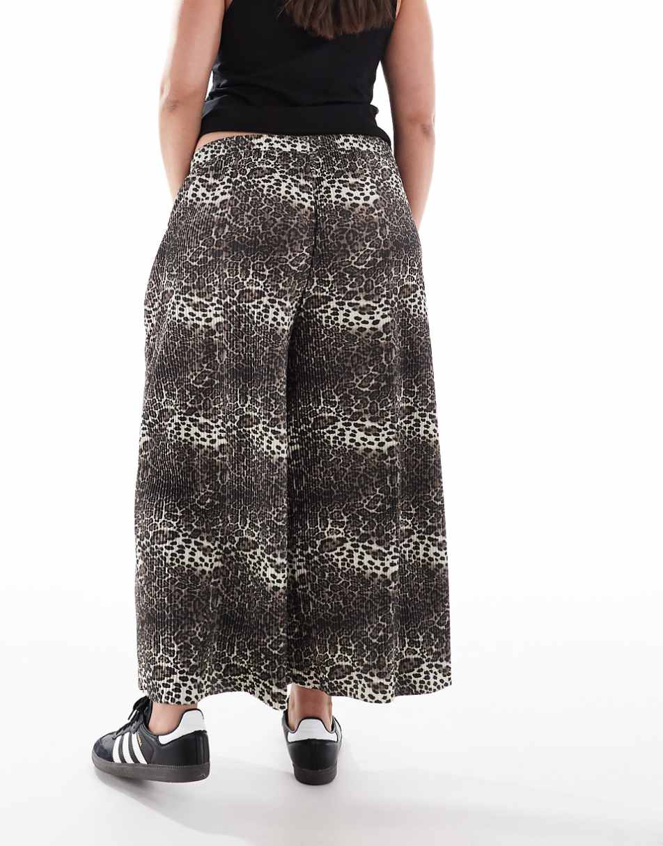 ASOS DESIGN Curve plisse wide pants culottes in animal