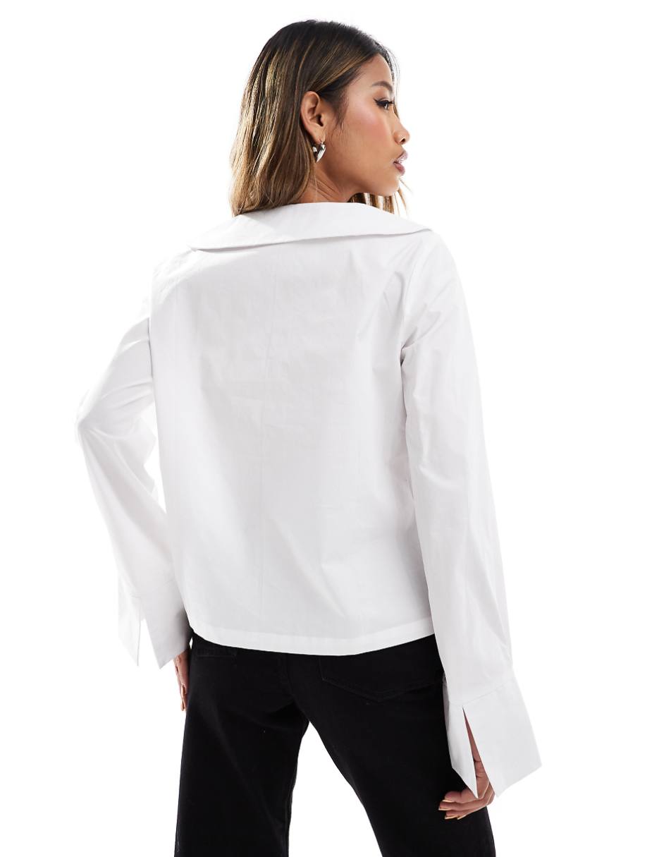 Kaiia oversized collar wide sleeve shirt in white