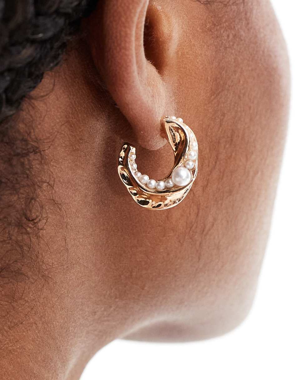 Pieces faux pearl detail hoops in gold