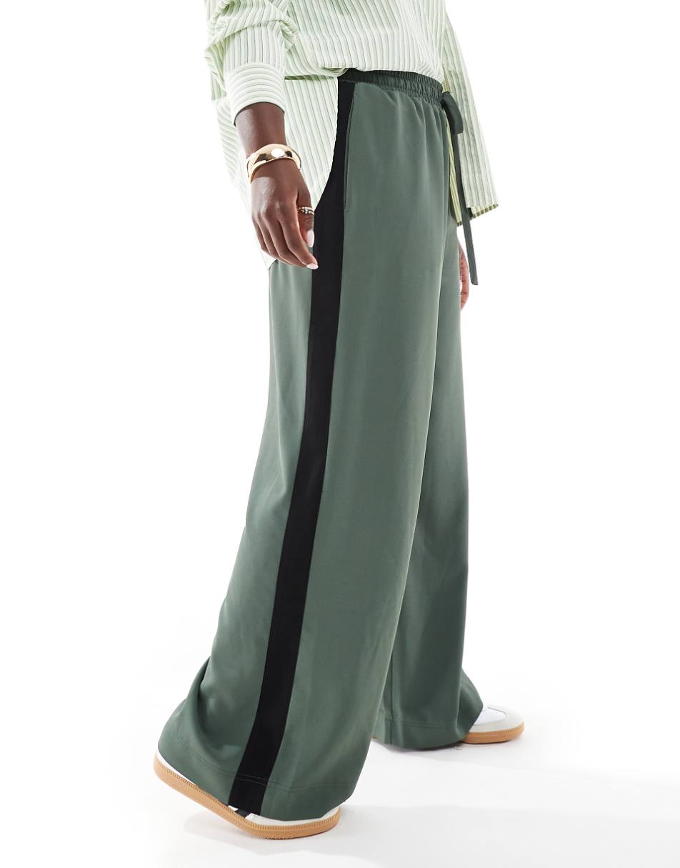 ASOS DESIGN Curve contrast panel wide leg pull on pants in khaki