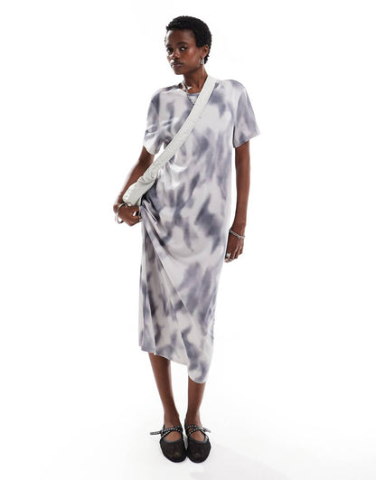 Monki maxi T-shirt dress in gray tie dye