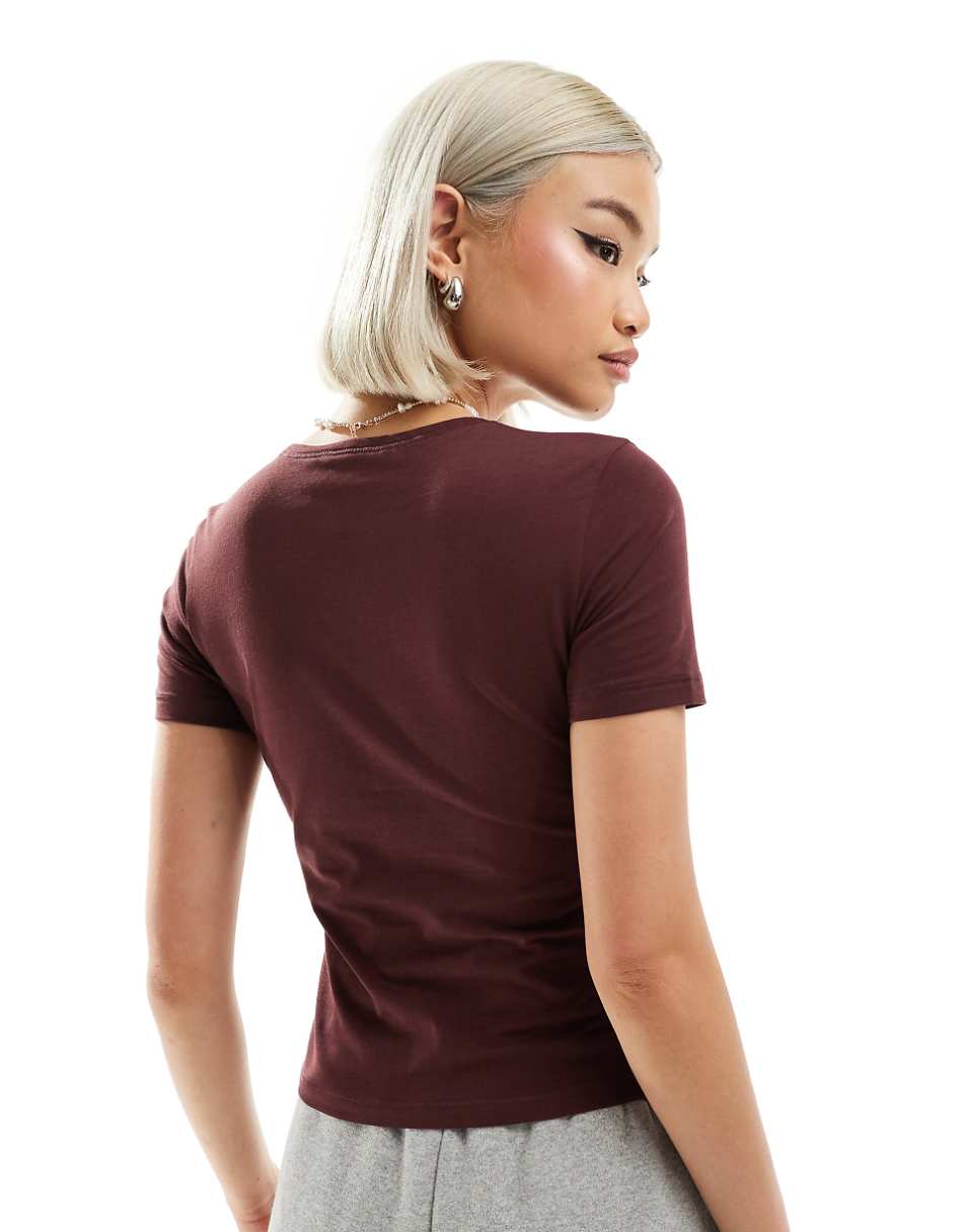 Weekday slim fit t-shirt in burgundy - exclusive to ASOS