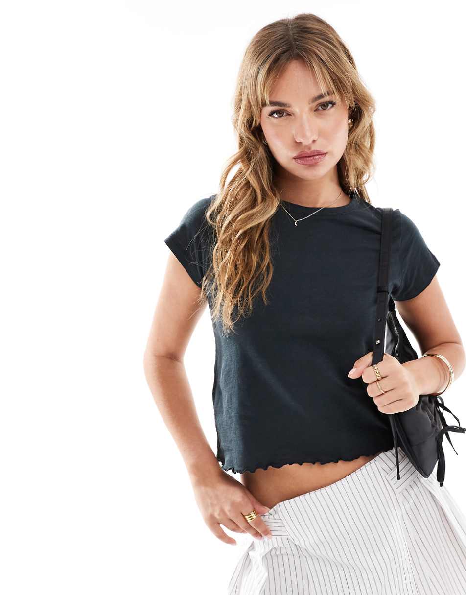 Mango lettuce hem top in black