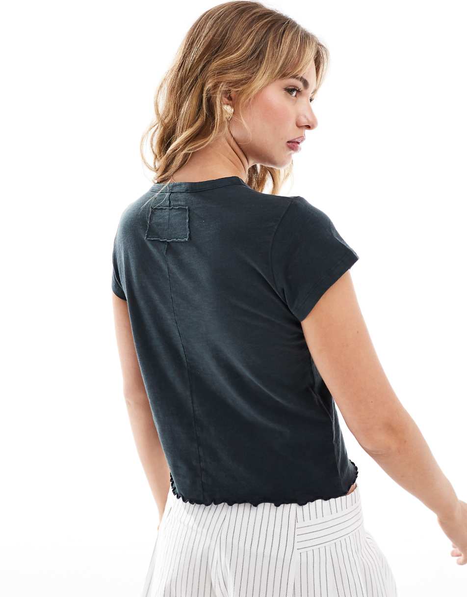 Mango lettuce hem top in black