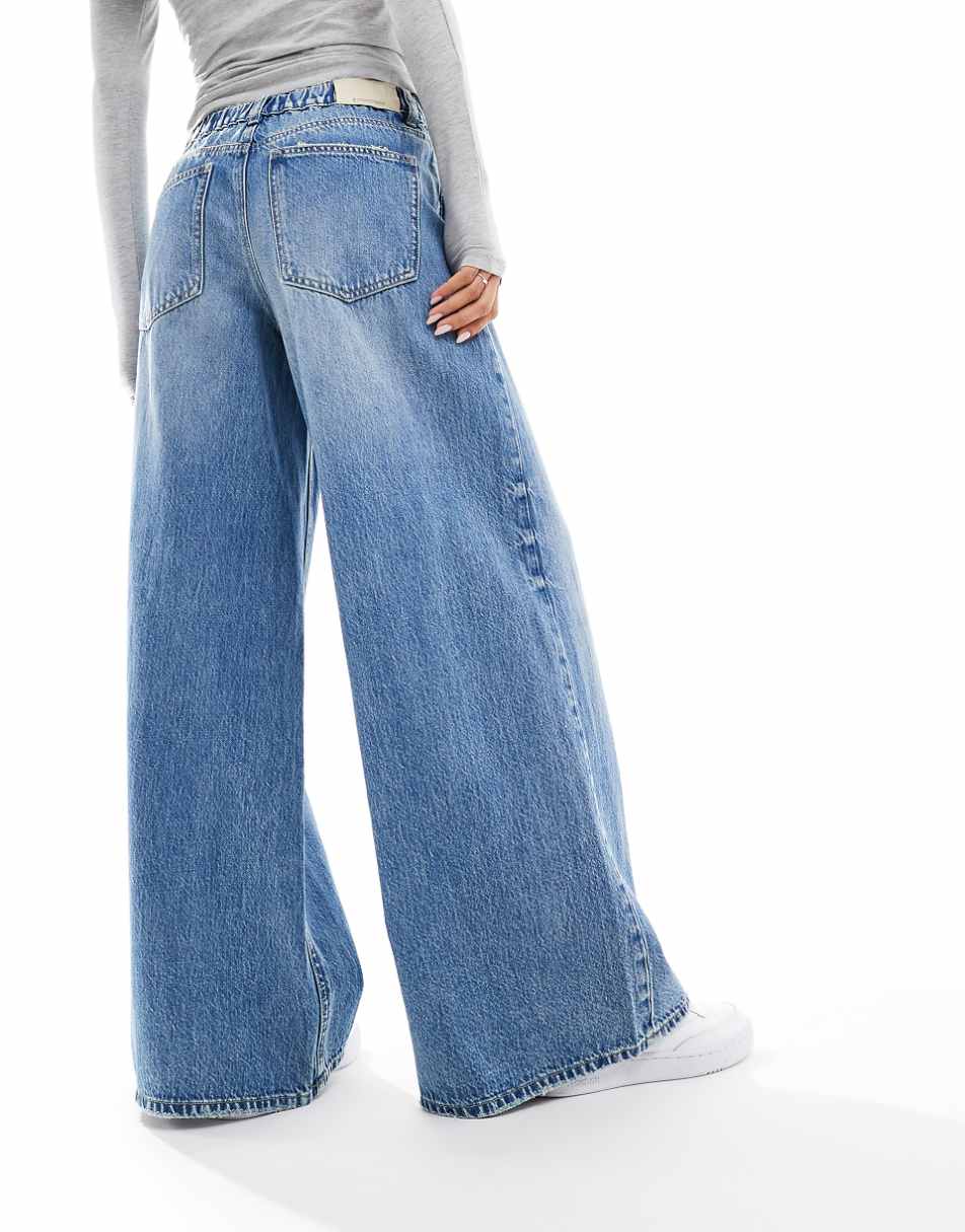 Stradivarius wide leg jean in medium blue