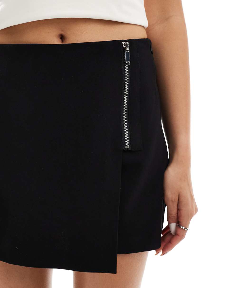 Stradivarius zip detail skort in black